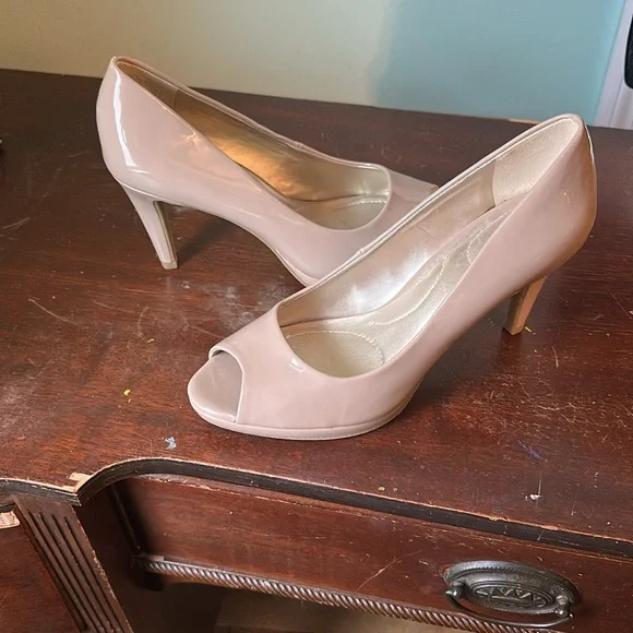 Bandolino Women's Peep Toe Heels - Nude - Picture 3 of 5